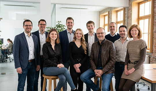 Team von Ballentin Video im modernen Büro – Spezialisten für Unternehmenskommunikation mit Video, Social Media und Recruiting