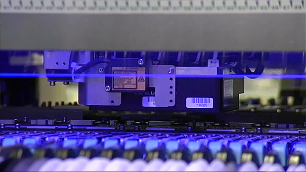Produktvideo für Maschine und Fertigungstechnik Detailaufnahme einer Maschine in der industriellen Fertigung