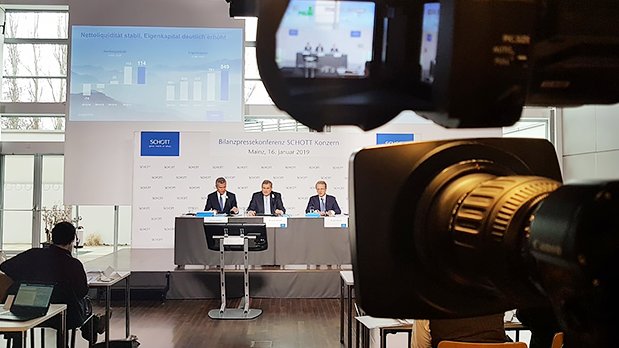 Videoproduktion bei einer Unternehmensveranstaltung - Frankfurt Professionelle Kamera bei der Aufzeichnung einer Pressekonferenz